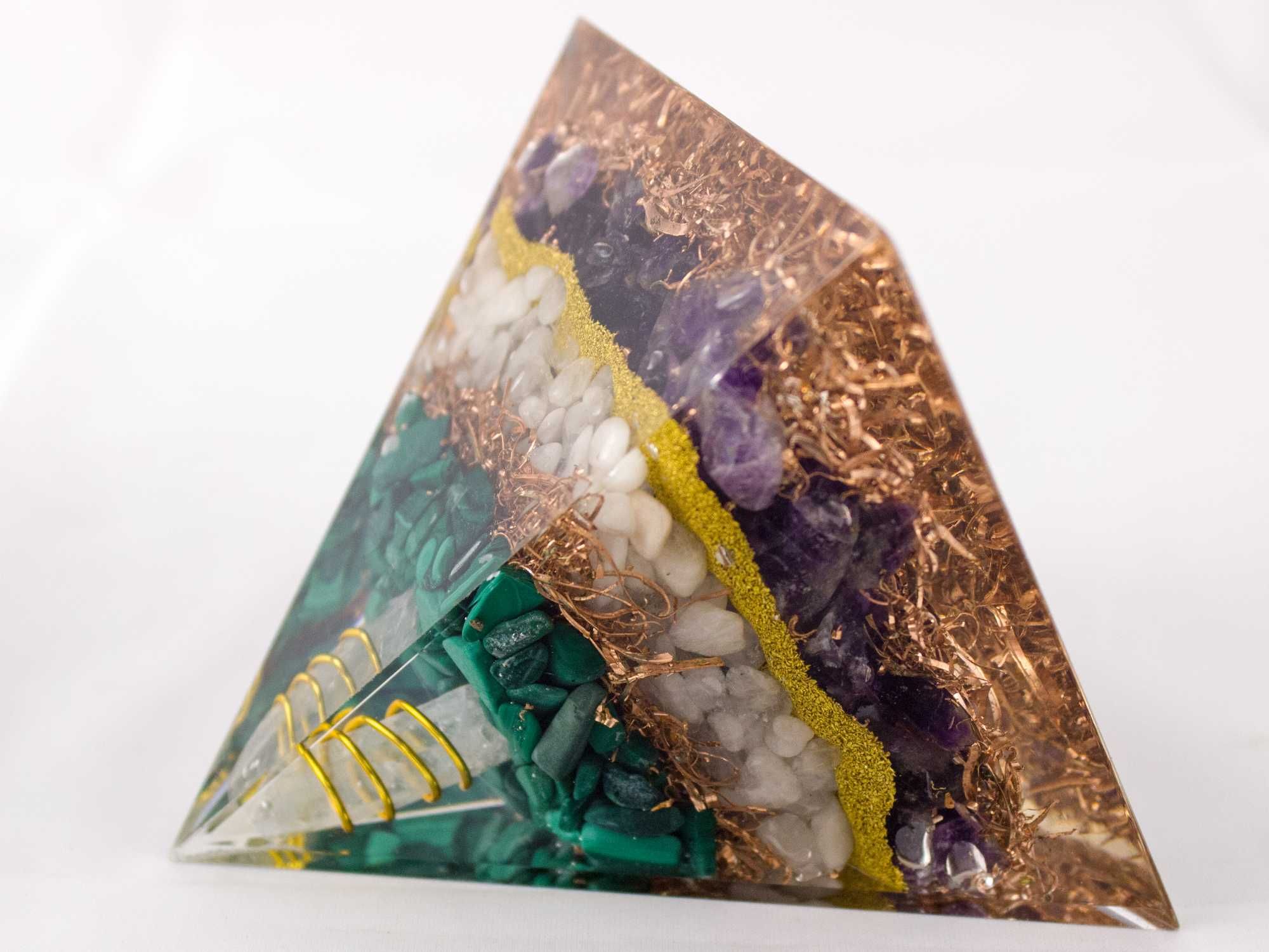 Duża Piramida Orgonit Bioenergia Topaz Malachit Ametyst Kryształ 8cm