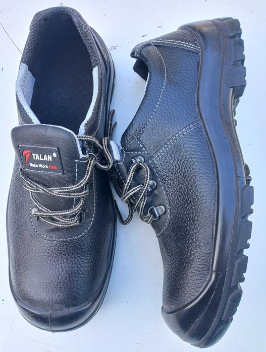 Робоче взуття - туфлі. 44 розмір. Нові.