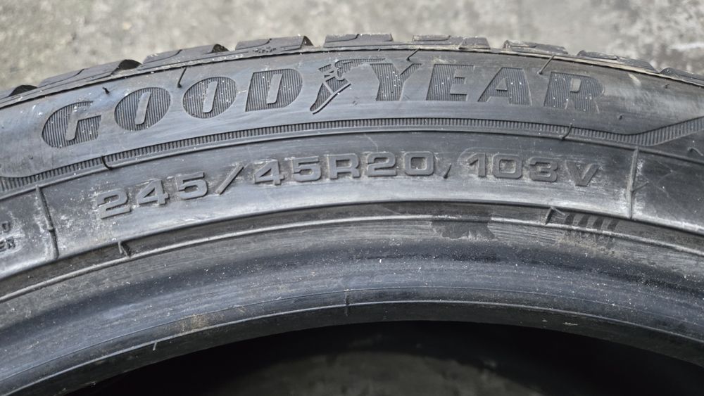 Goodyear UltraGrip Performance+ 245/45 R20 103V XL FP