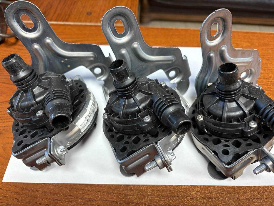 Оригінальна деталь Mercedes-Benz з номером A0005007600
Стан — нова,