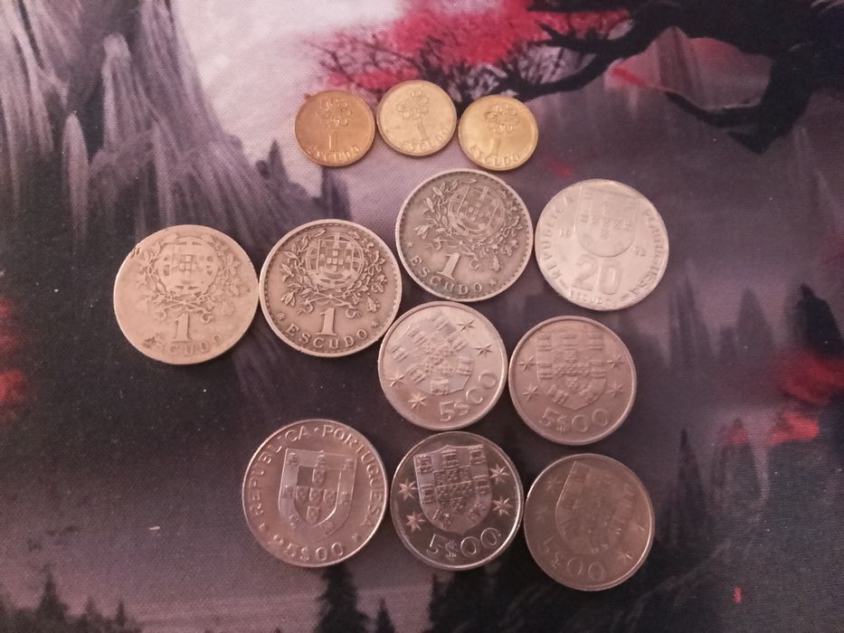 Várias moedas colecionáveis