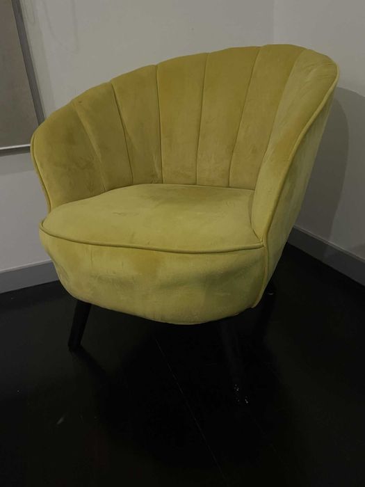 poltrona amarela para sala ou quarto em bom estado