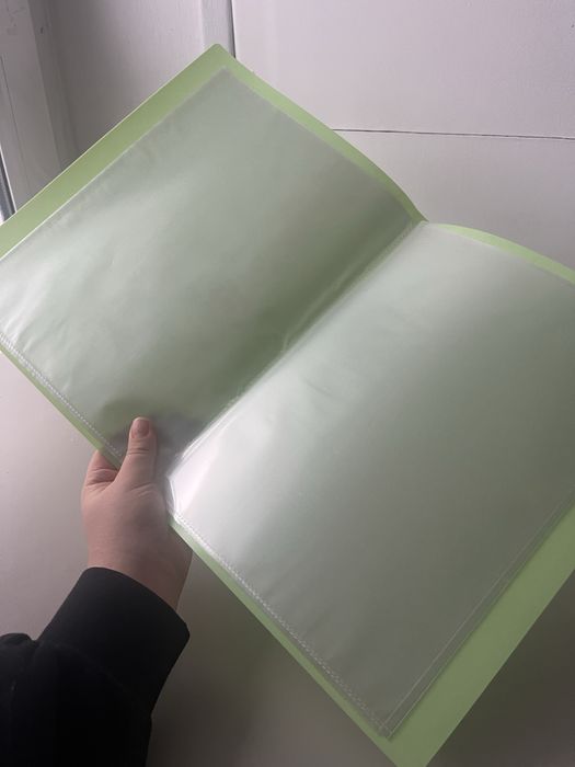 Teczka ofertowa z koszulkami zielona