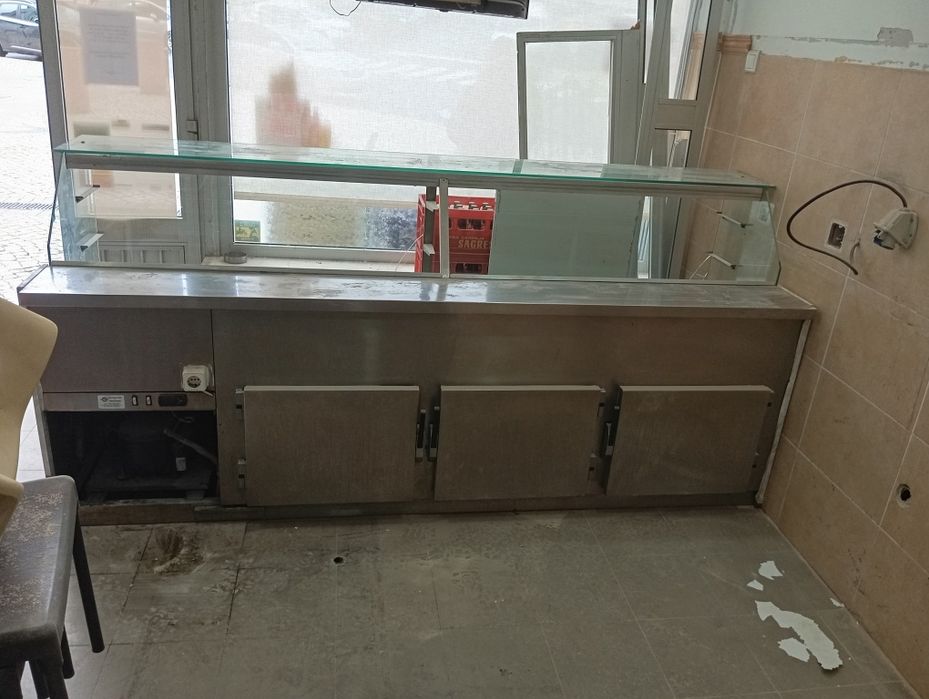 Bancada refrigerada com expositor