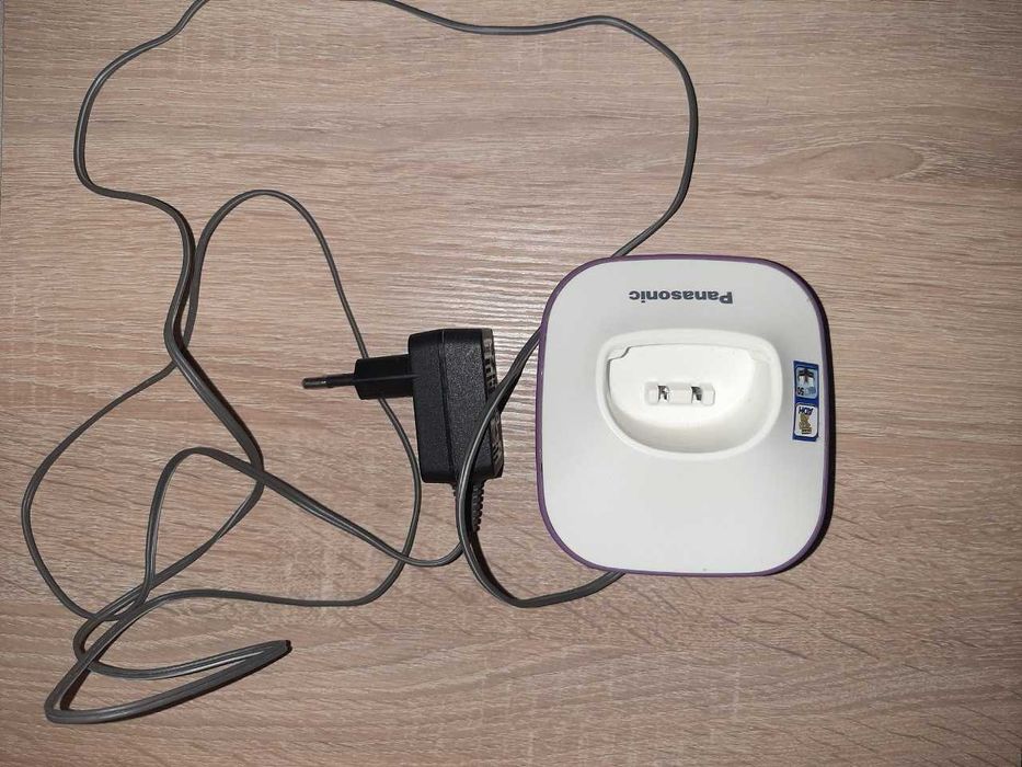 Бездротовий стаціонарний цифровий телефон Panasonic KX-TG1611UA