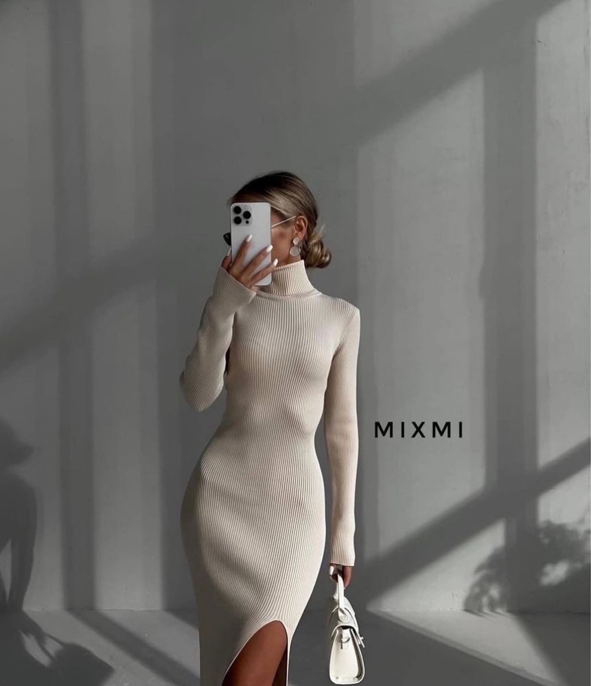 Сукня рубчик плаття молочне з вирізом