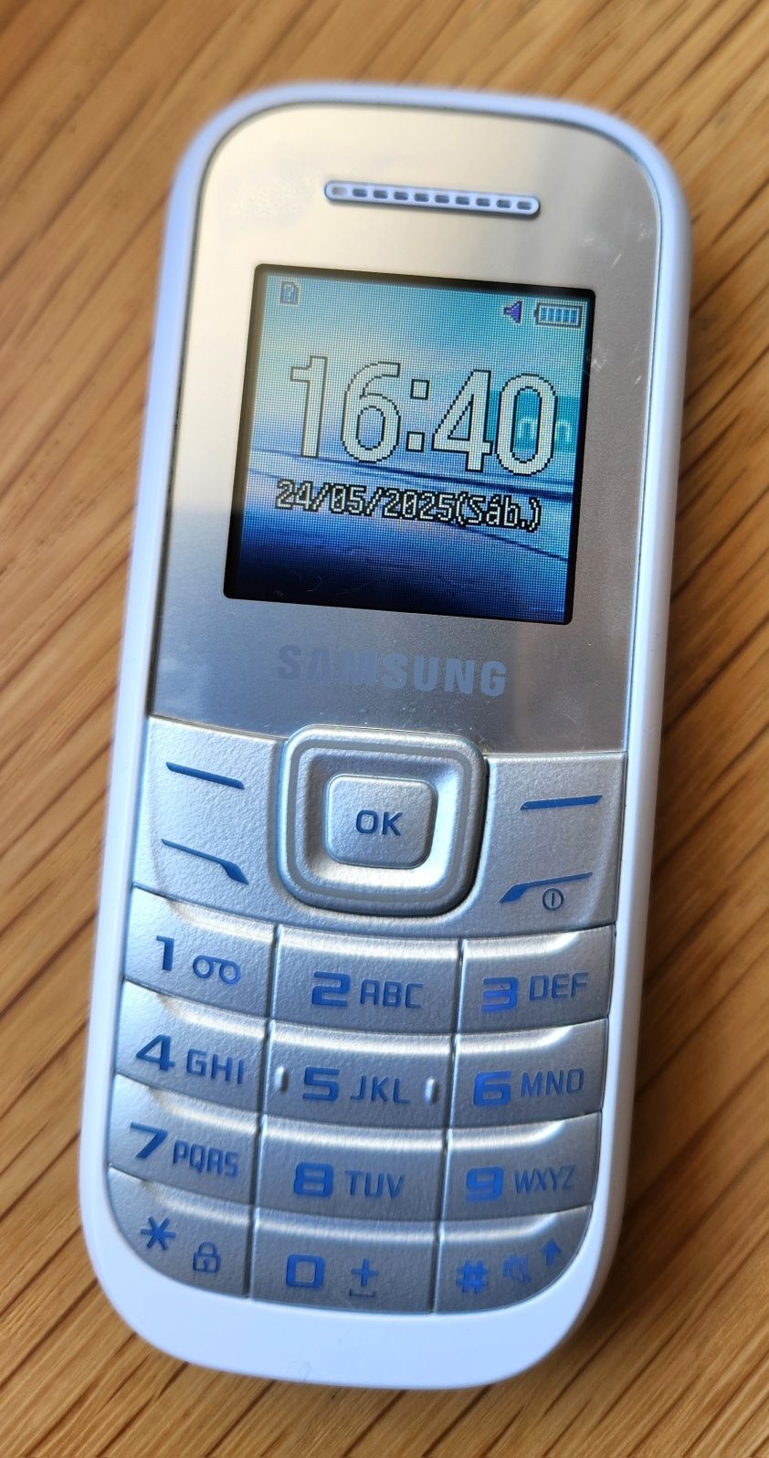 Samsung E1200 NOVO – Telemóvel Clássico, com Caixa e Carregador