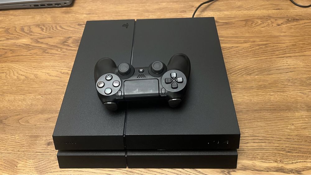 Konsola PlayStation 4 + gry