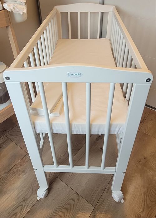 Łóżeczko dziecięce- regulowane z dostawką