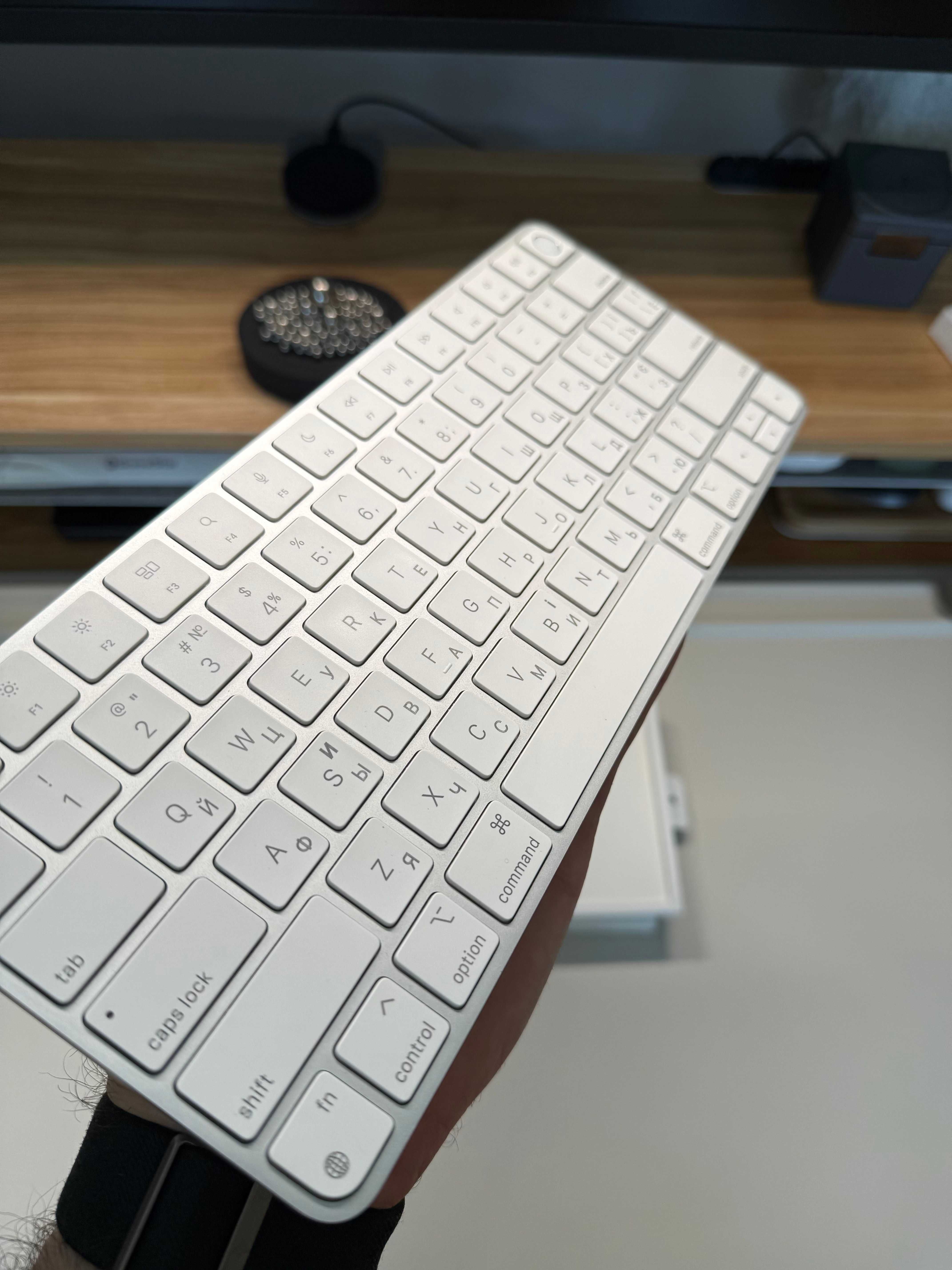 Клавіатура Magic Keyboard with Touch ID (Lightning)