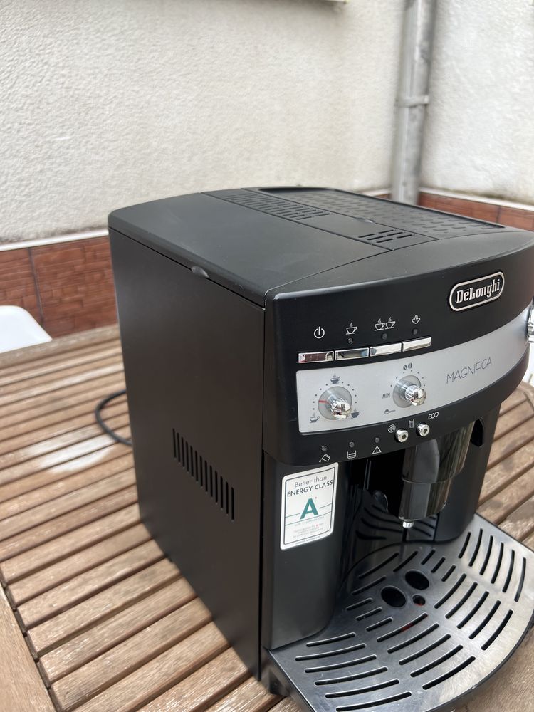 Кофемашина DeLonghi Magnifica