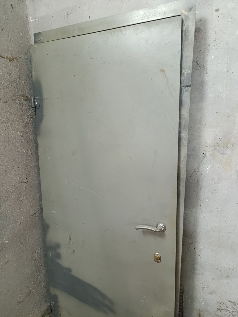 Продам Двері 5000