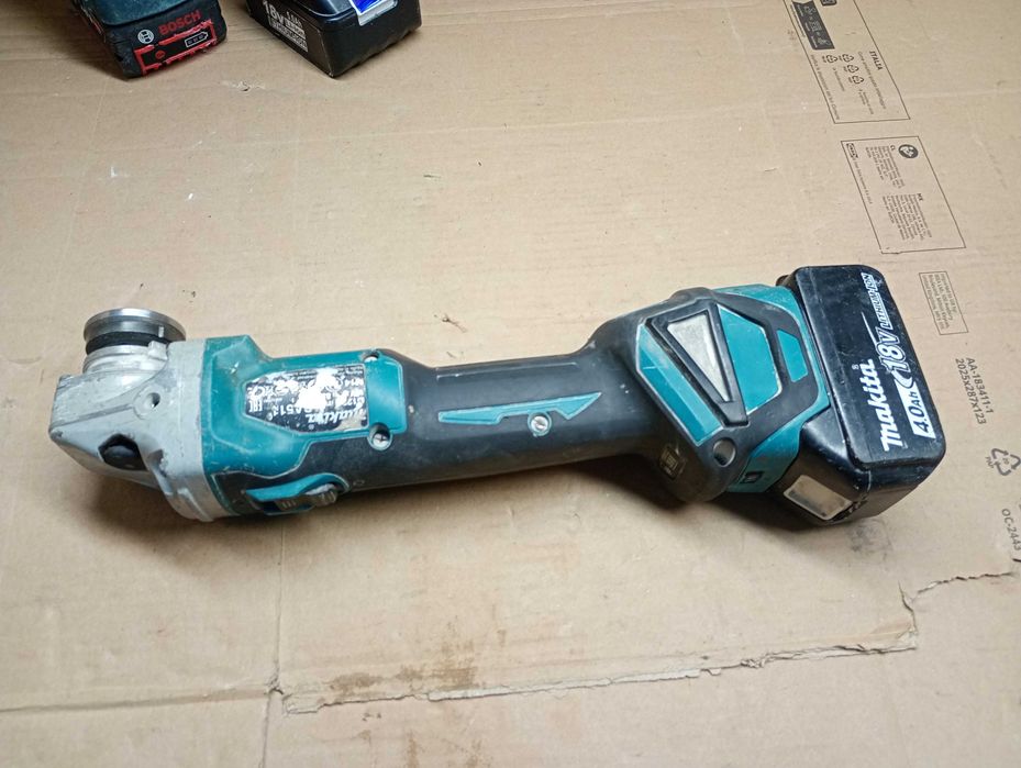 Szlifierka kątowa Makita DGA511
