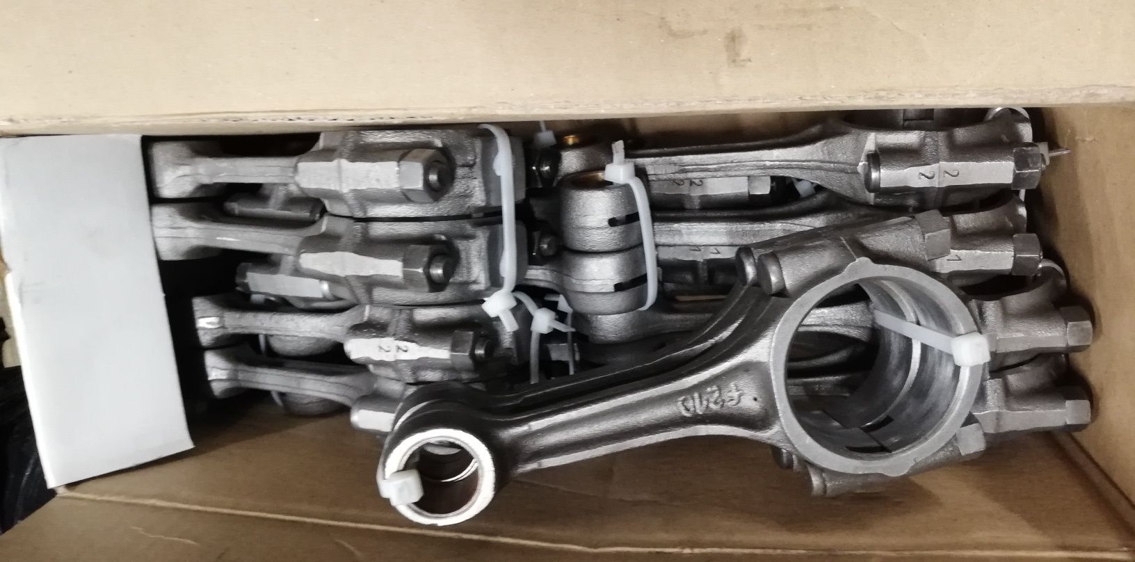 Fiat 126p korbowody nowe oryginalne FSM