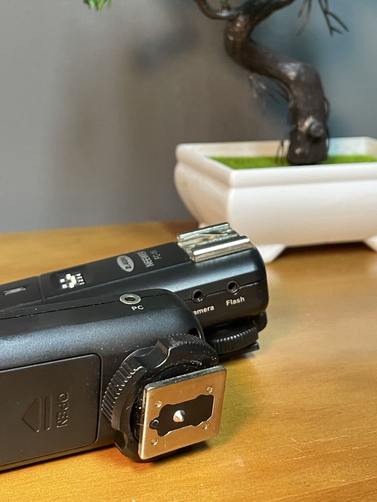 Conjunto 2 Flash Yongnuo 560IV + Transmissore Recetor