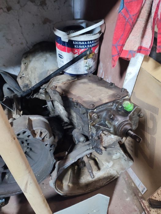 Бензобак, повітряний фільтр та педалі. Розборка ЗАЗ-968 (запорожець).