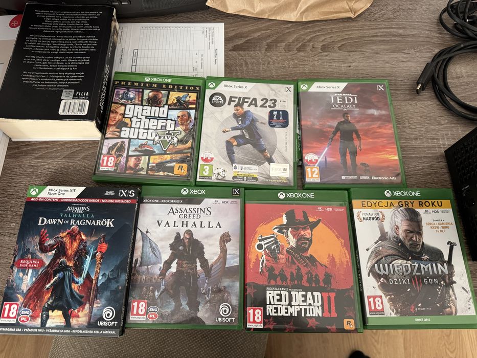 Xbox series X dwa pady stacja do ladowania i gry