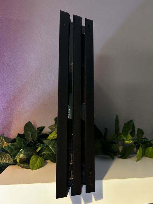Playstation 4 Pro sem comando