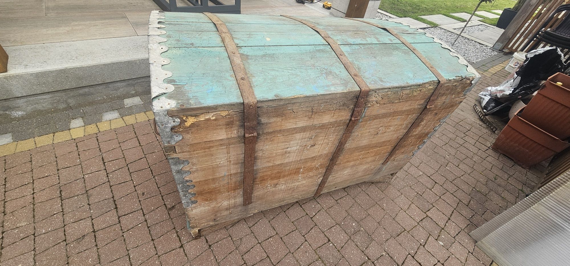 Kufer drewniany stary
