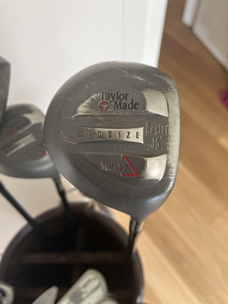 Saco com 16 tacos de golfe