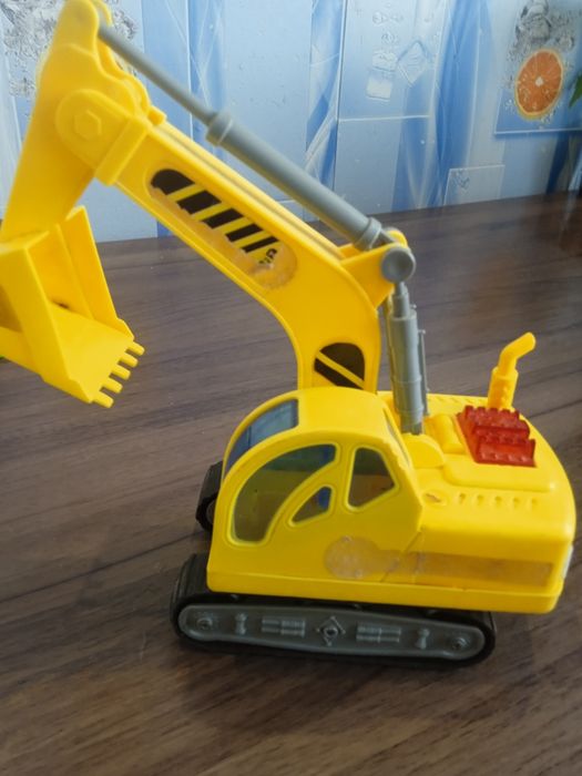 Іграшка екскаватор