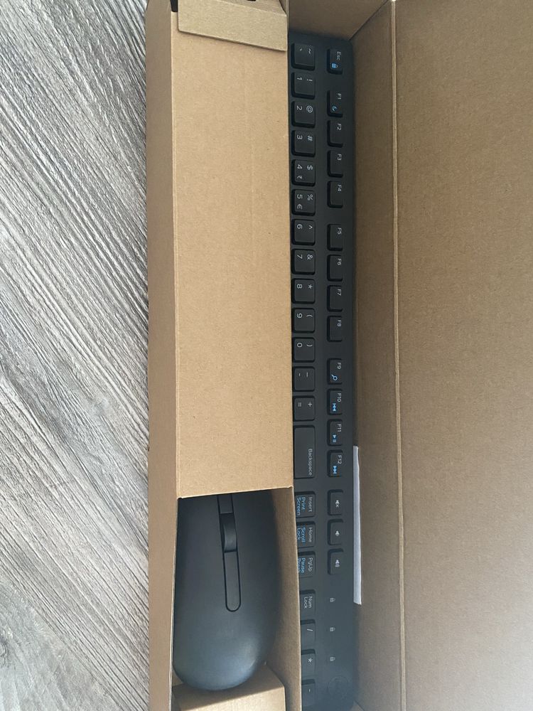 Bezprzewodowa klawiatura Dell KM636 Wireless Keyboard and Mouse