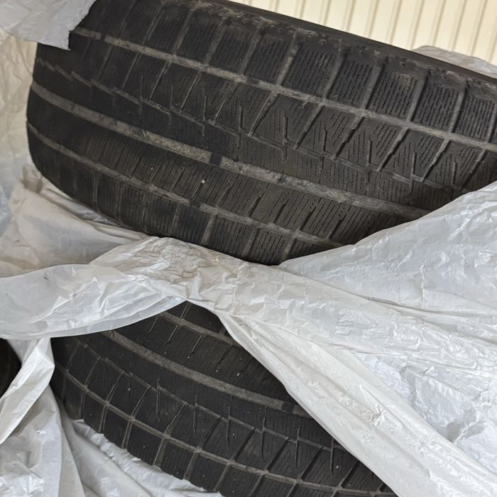 Гума Bridgestone Blizzak зима 215/55/17
