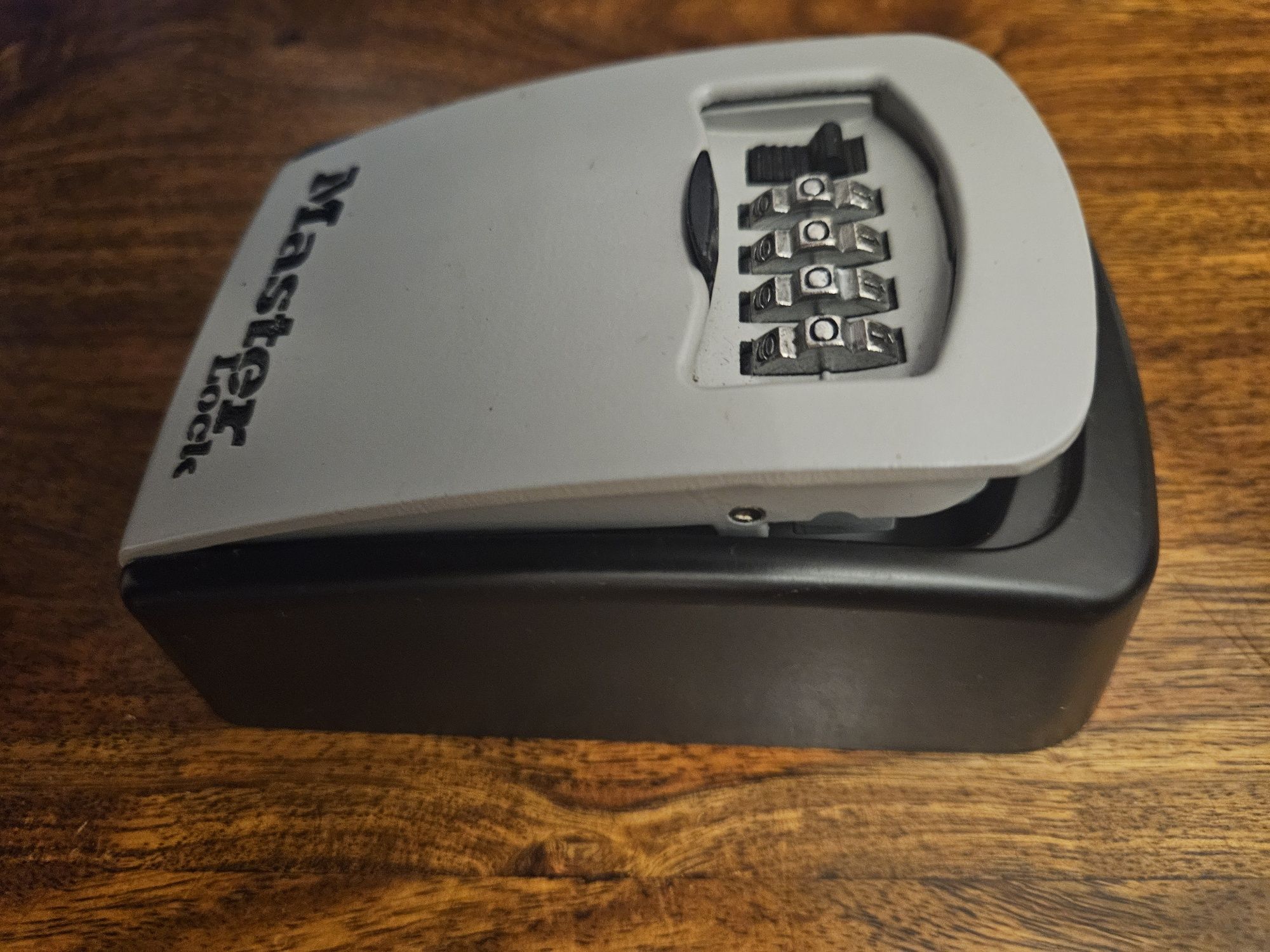 master lock skrzyneczka na klucze z kodem
