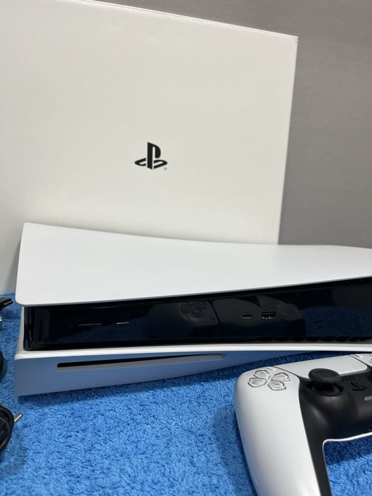 PS5 5 Standard (Versão leitor CD)–COMO NOVA e com Garantia de 3 anos!!