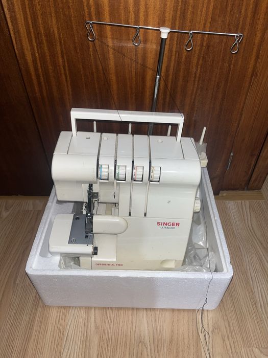 Maquina Corte e Cose SINGER