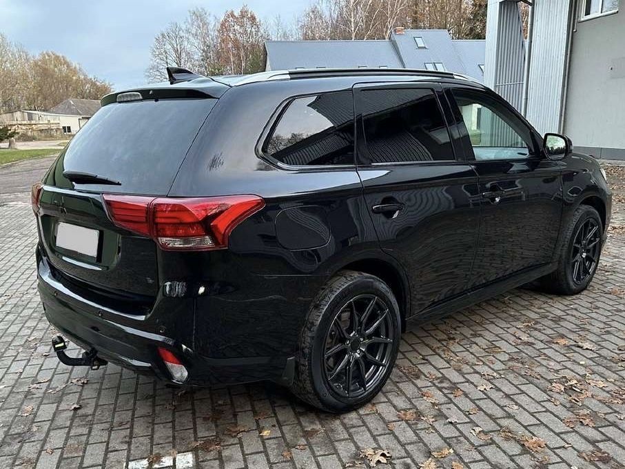 Mitsubishi Outlander PHEV 2016