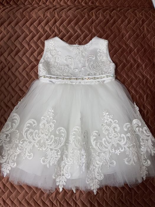 Продам очень нарядное платье,размер на 1,5-2 года