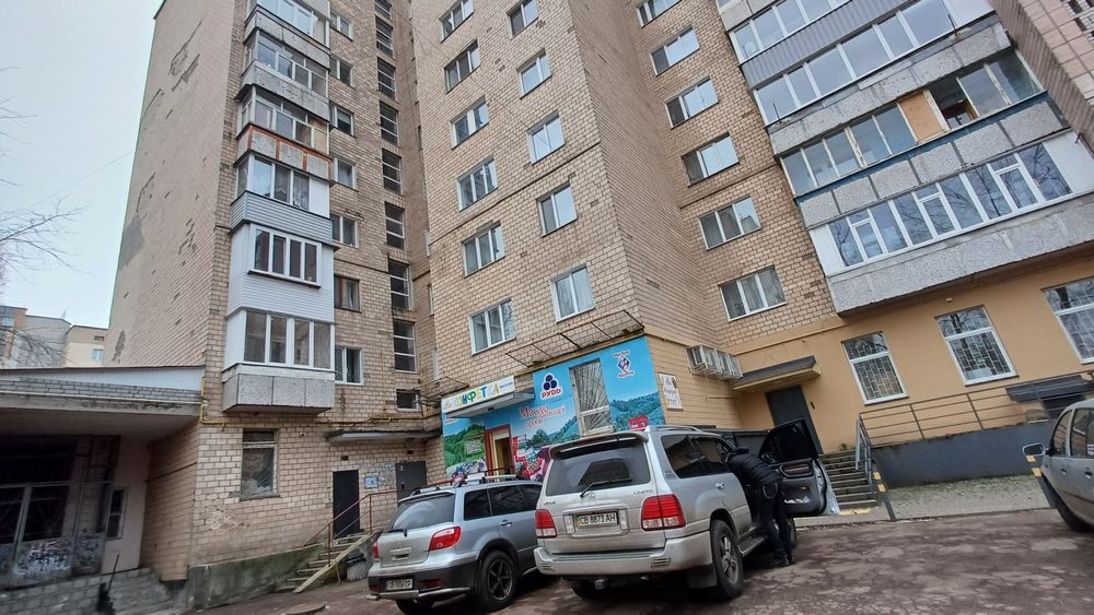 Продаж трикімнатної квартири по.Пр. Миру в Чернігові