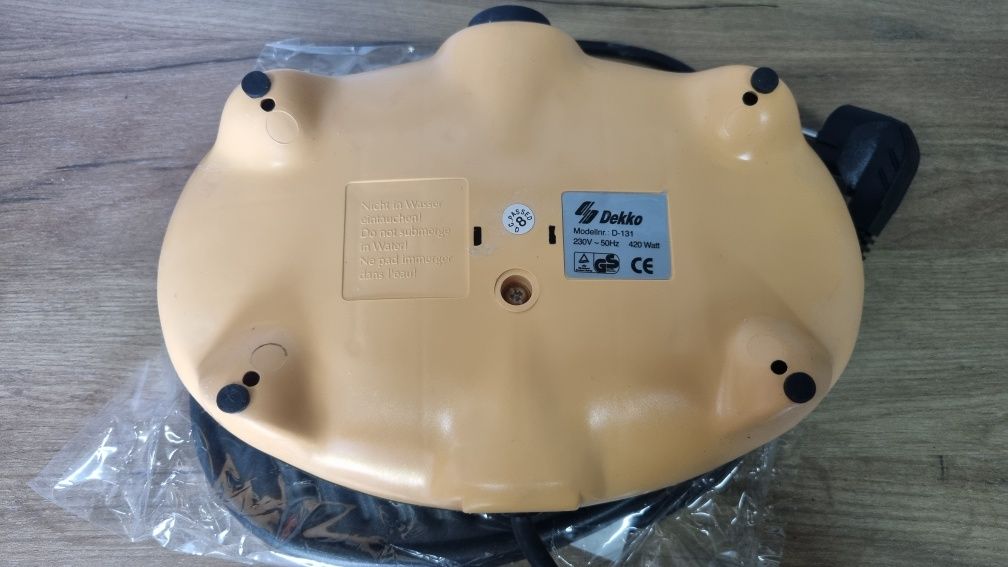 Urządzenie, maszynka do wypieku naleśników, mini grill elektryczny.
