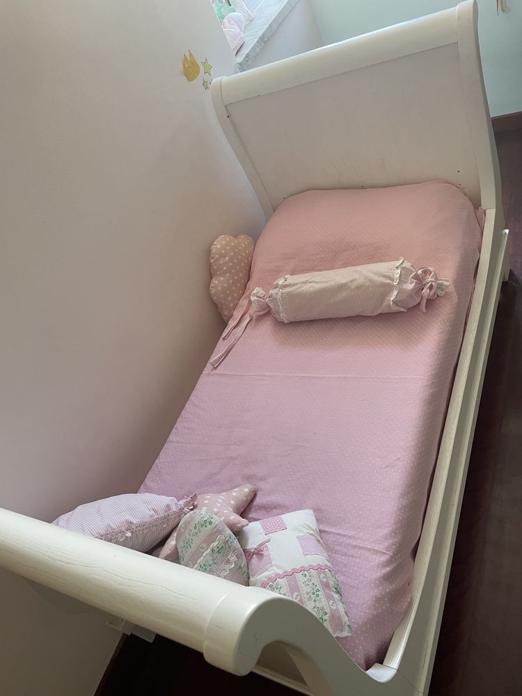 Criança cama de grades progressiva