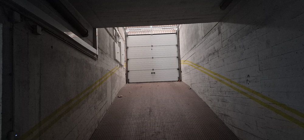 Armazém / Garagem no Cacém