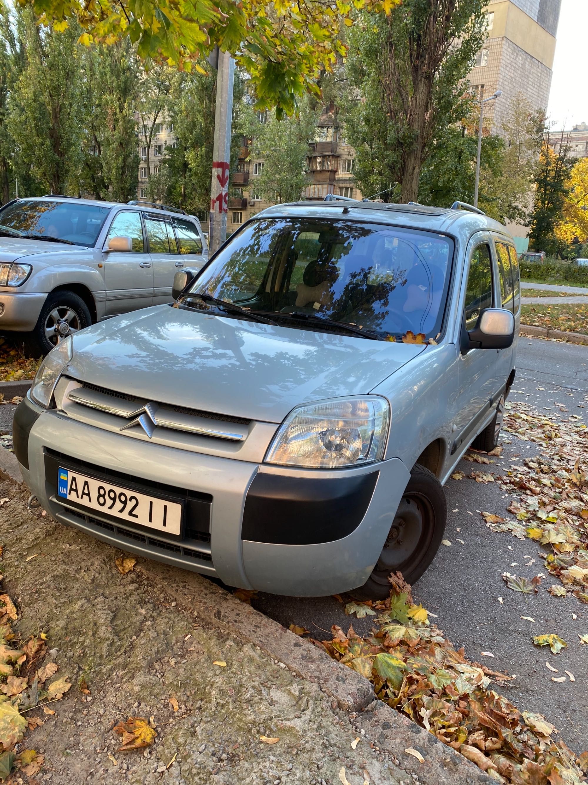 Продаю мультіспейс Citroen Berlingo легковий універсал на мехaніці