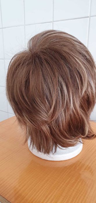 2 perucas diferentes e totalmente fantásticas a preço de saldo