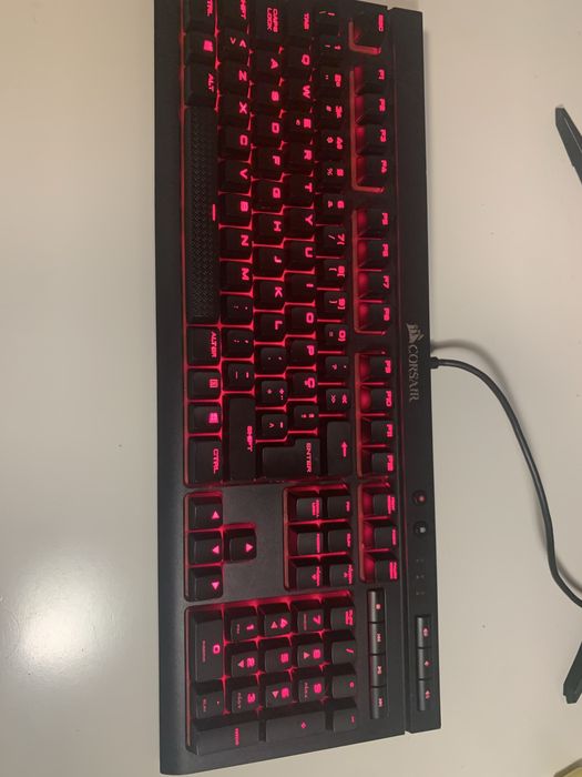 Teclado gamer corsair k63