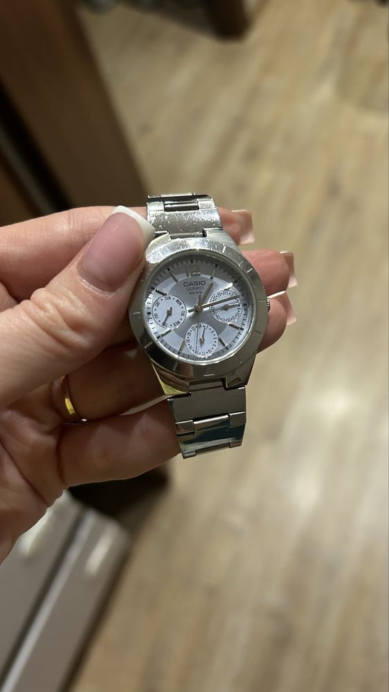 Часы  Casio женские
