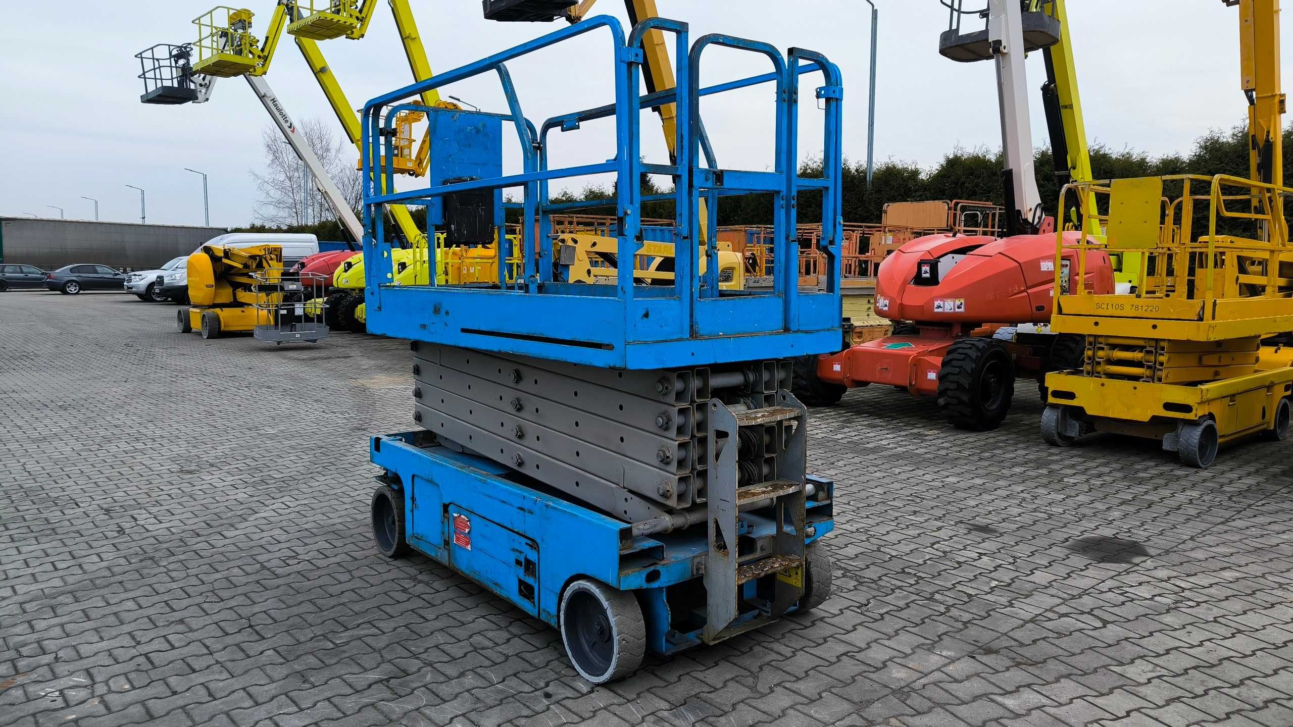 Elektryczny podnośnik nożycowy GENIE GS 3246 rok 2008 cena 20500 netto