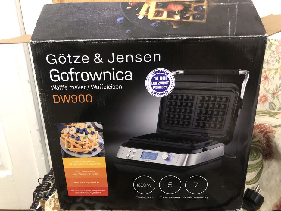 Вафельниця DW900