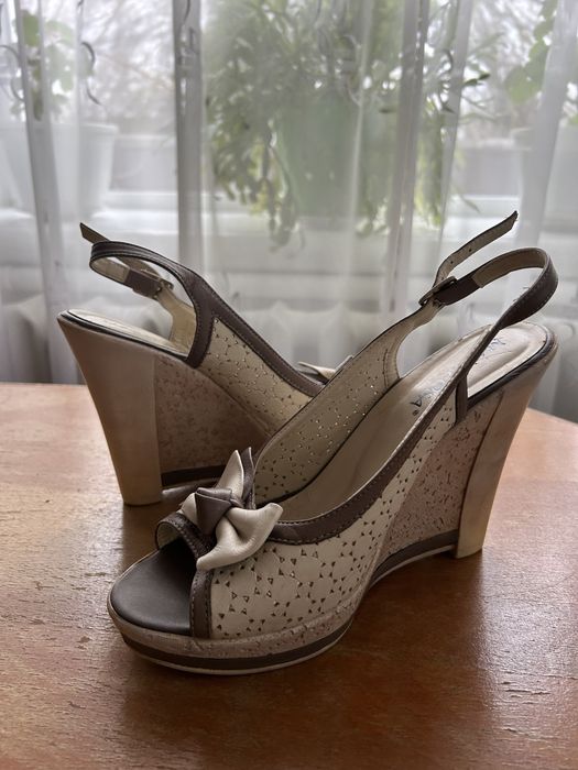 Босоніжки шкіряні