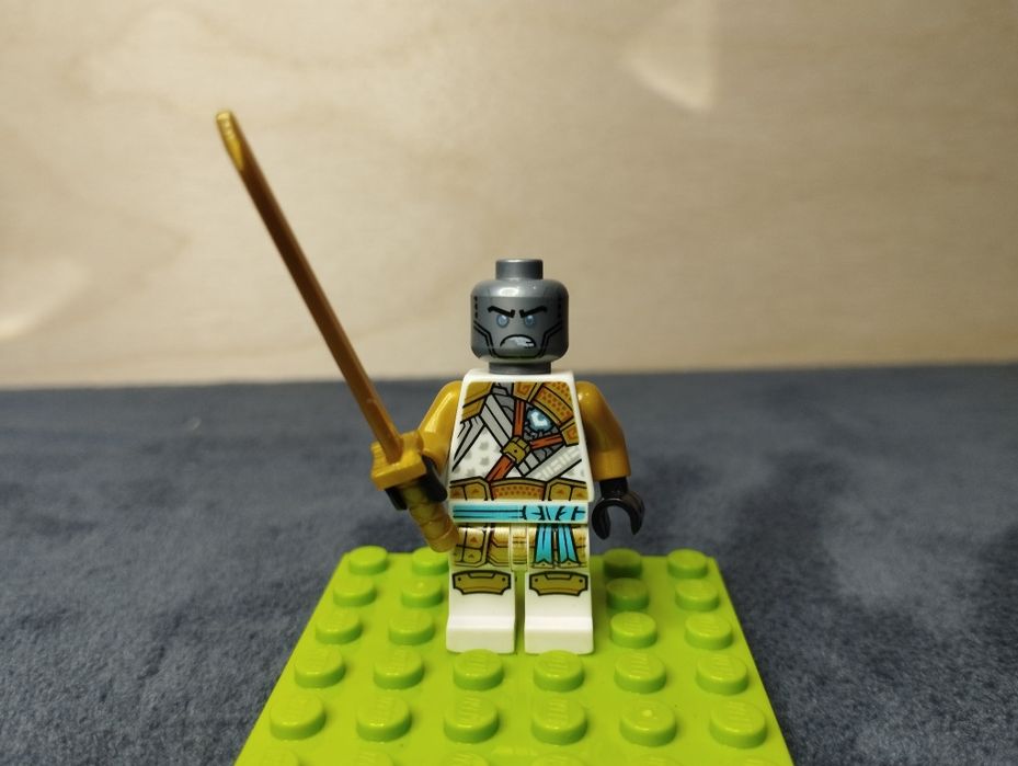 Minifigurka LEGO Ninjago Zane Golden Warrior njo0806
