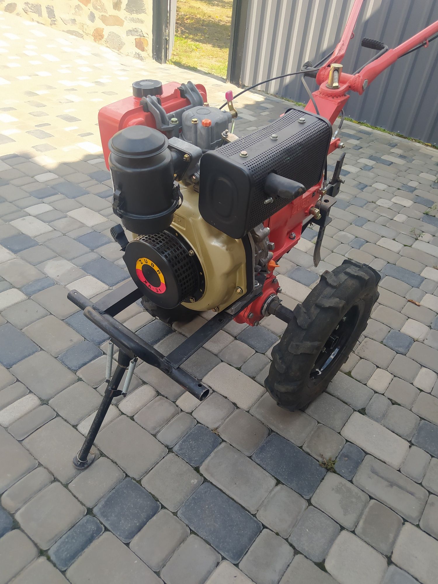 Продам мотоблок зубр 6 стан нового.