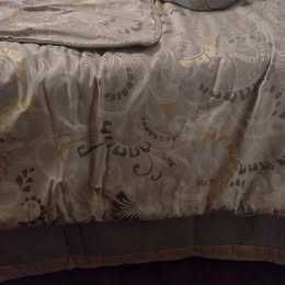 Conjunto quarto, 20 peças, colcha, cortinados, almofadas, folho cama