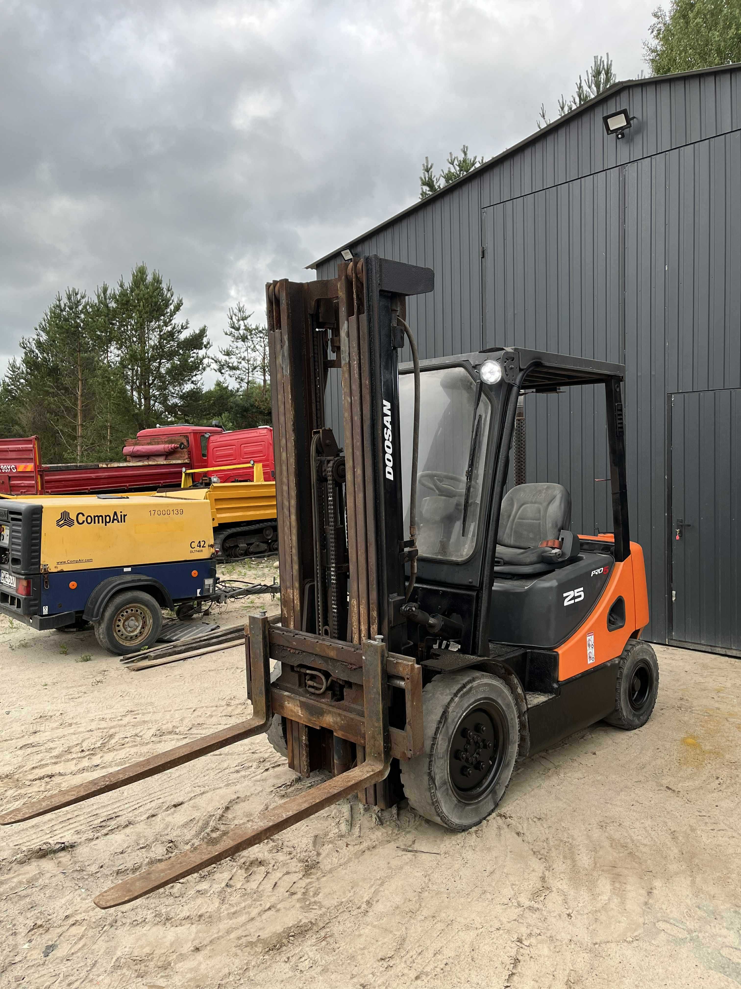 Doosan D25-S5 wózek widłowy 2012r Triplex + boczny przesuw Sprowadzony