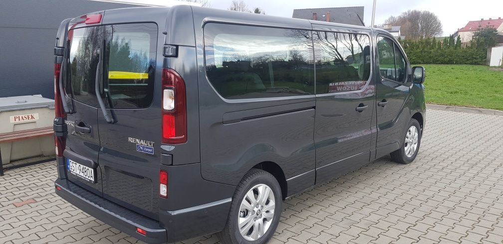 Wynajem busa 9 osobowego Renault Trafic Wypożyczalnia Kęty