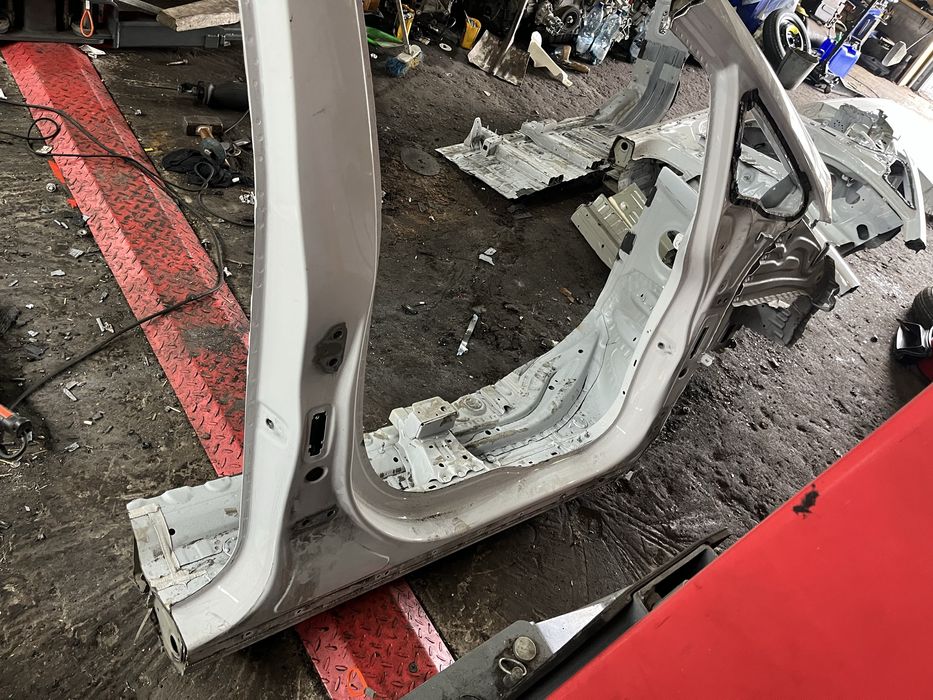 Chevrolet bolt ev 23 рік  чвертка права передня