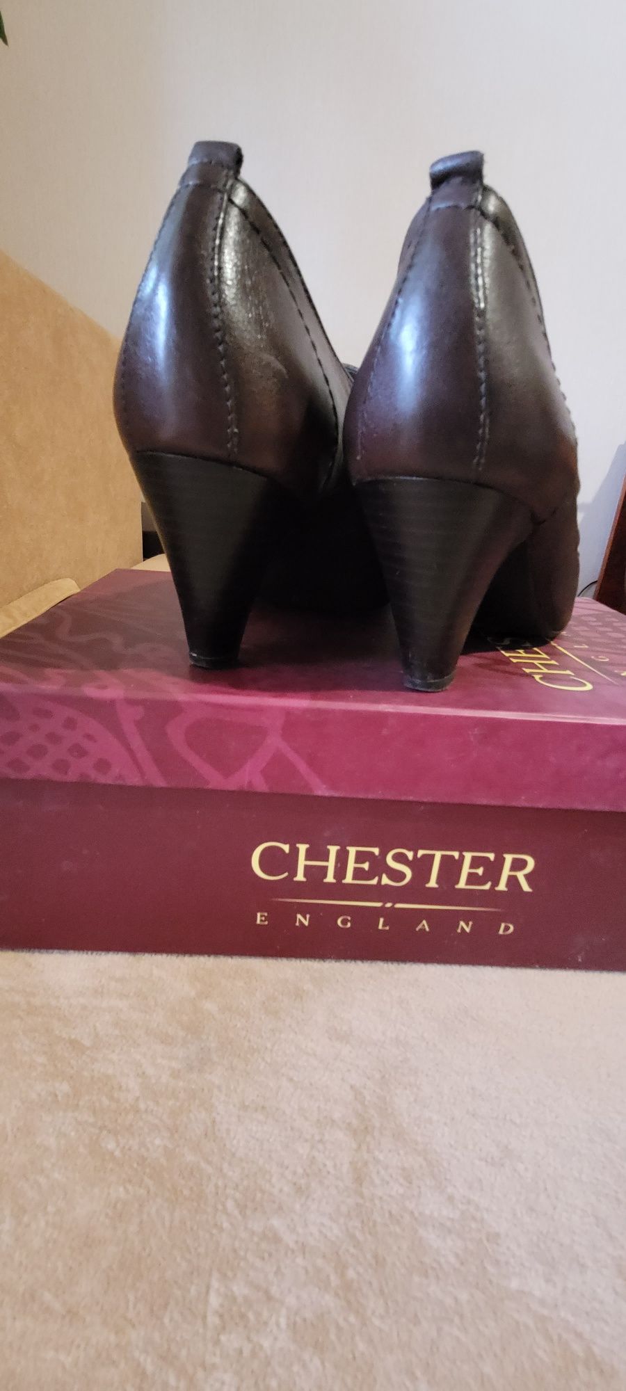 Женские туфли CHESTER